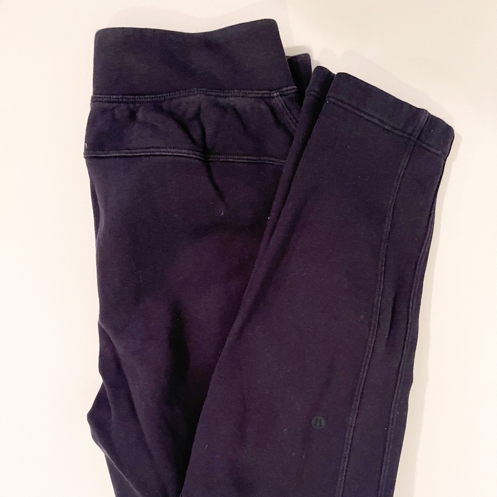 Lululemon size 6 navy sweats